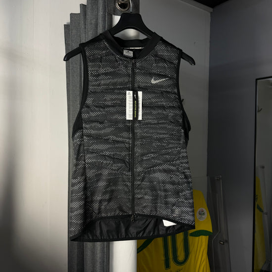 NIKE REFLECTIVE BLACK GILET