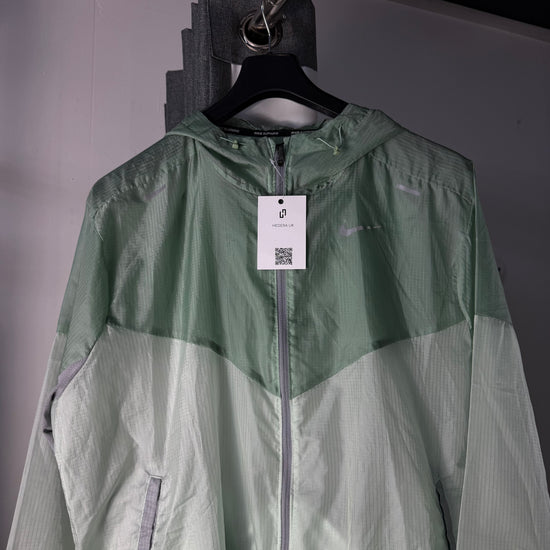 NIKE GREEN WINDRUNNER