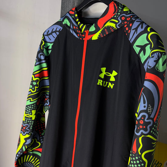 UNDER ARMOUR PATTERNED WINDRUNNER