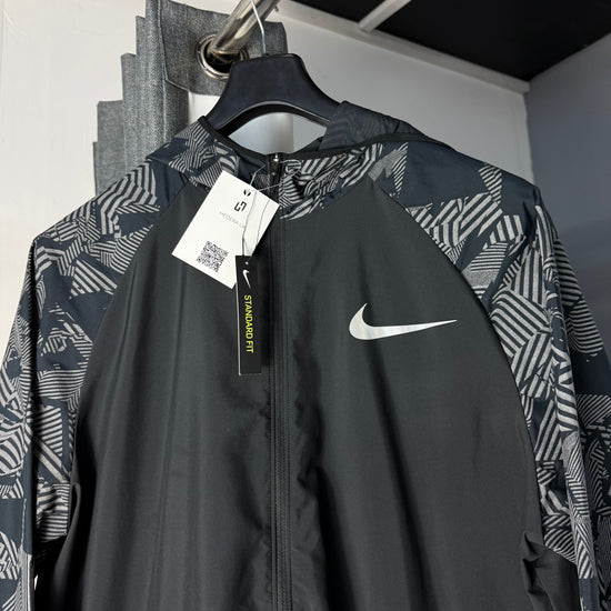 NIKE BLACK REFLECTIVE WINDRUNNER