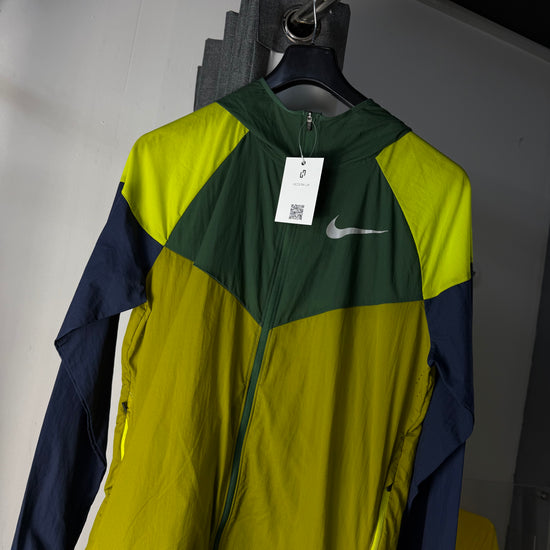 NIKE ADV WINDRUNNER